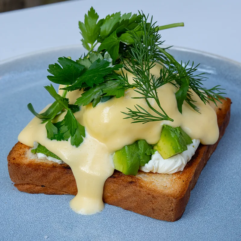Eggs Benedict avokádo
